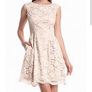 Vince Camuto Beige Floral Lace Dress Size 8